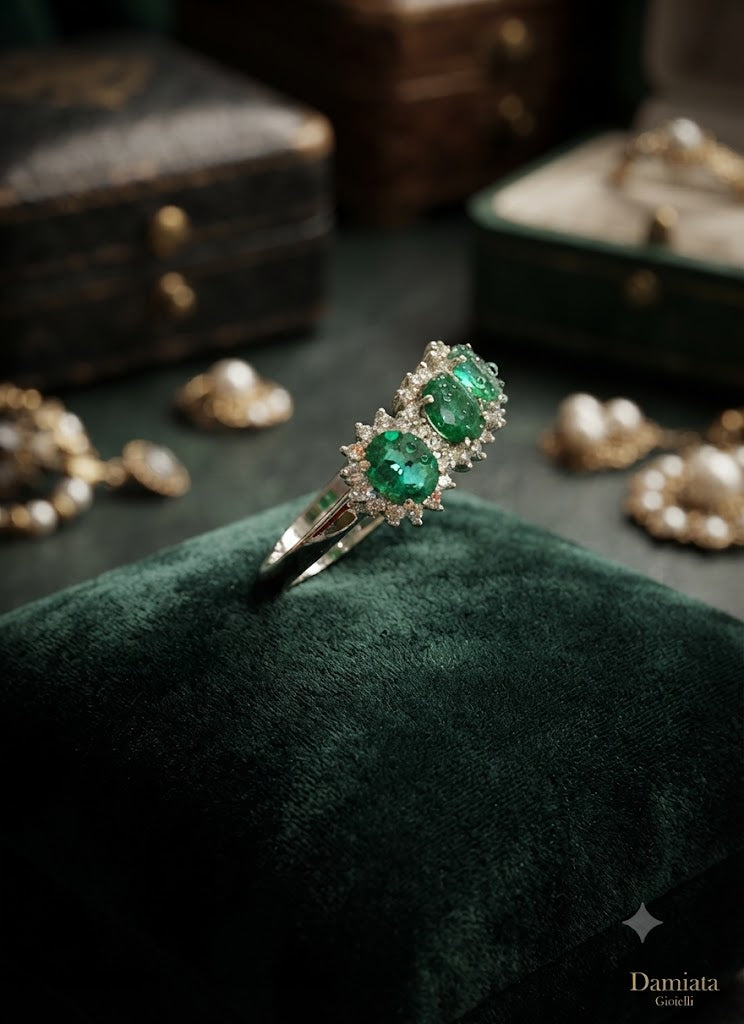 Anello donna Orelù in oro bianco con diamanti e smeraldi ref. FEREMEZ